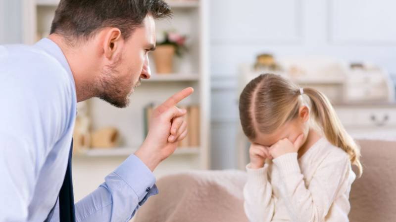 أسباب عقوق الوالدين وعلاجه